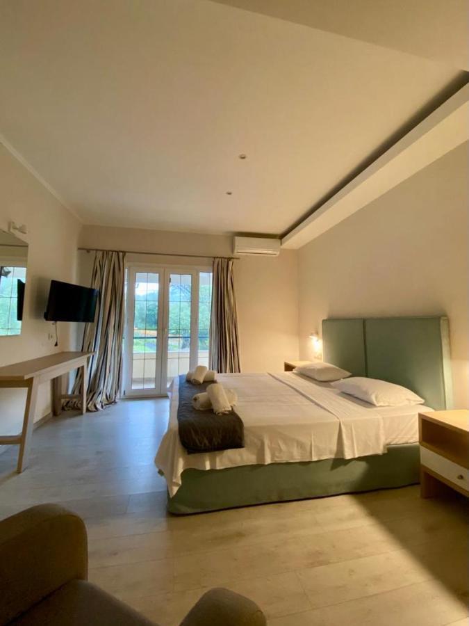 Callisto Beach Hotel Liapades Ngoại thất bức ảnh